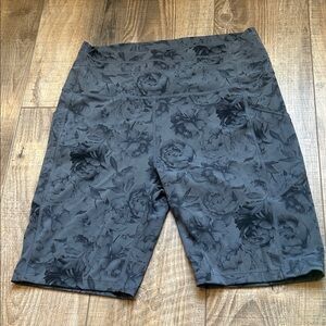 ZYIA Luxe Hustle Floral Patterned Gray Women's Shorts